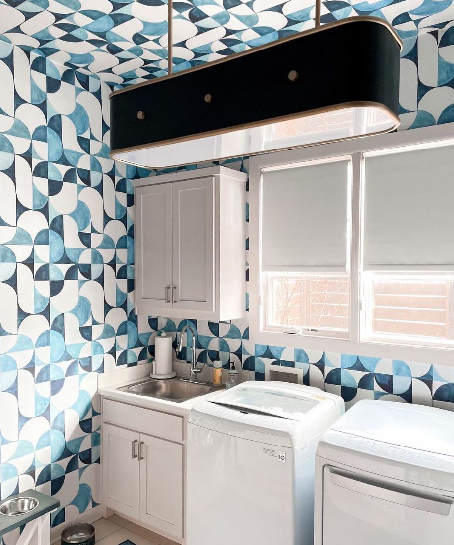 blue_A wallpaper with a geometric pattern featuring circles and abstract shapes in a monochrome blue color palette in a laundry room.